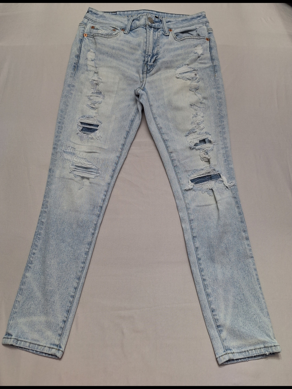 American Eagle Outfitters Light Wash Ripped Athletic Skinny Jeans 28X28